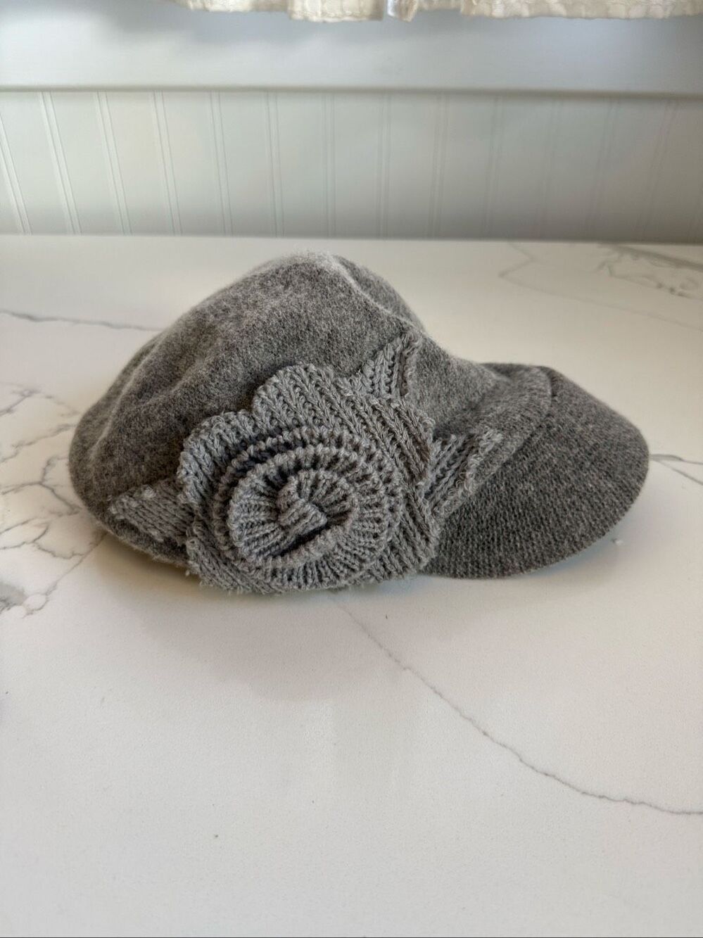 Y2K Vintage Gray Wool Knit Newsboy Cap Britney Spears Hat with Rosette
